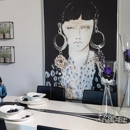 Jasmine - In Lägenhet *